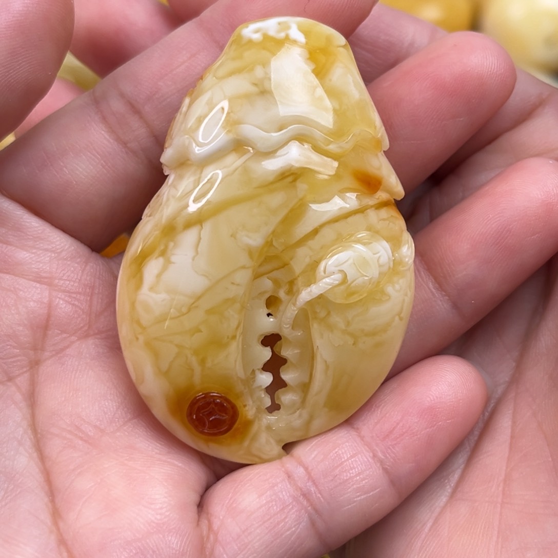 琥珀裸石未镶嵌蟹钳