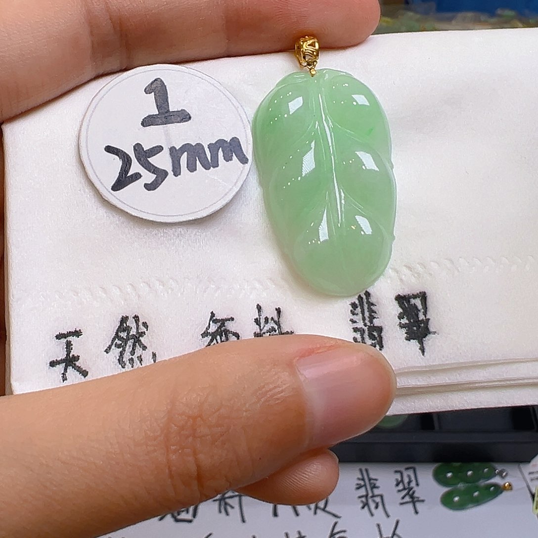 翡翠吊坠(不含链)18K金镶嵌翡翠