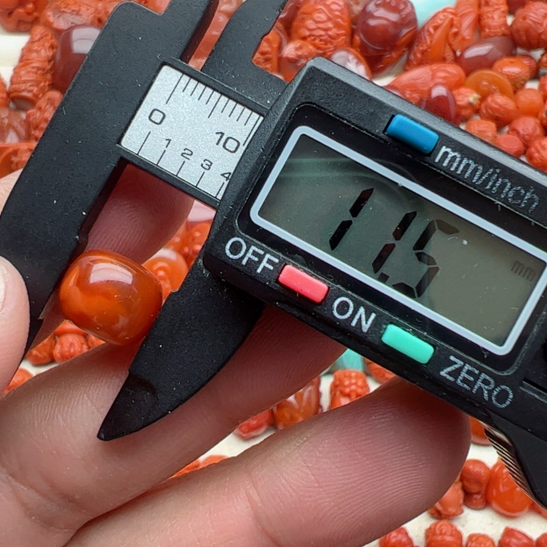 南红玛瑙配饰未镶嵌