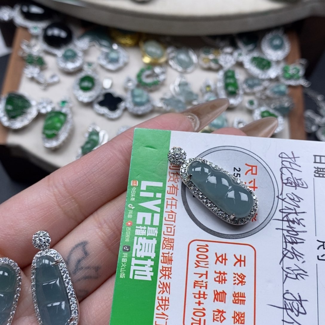 翡翠颈饰未镶嵌翡翠