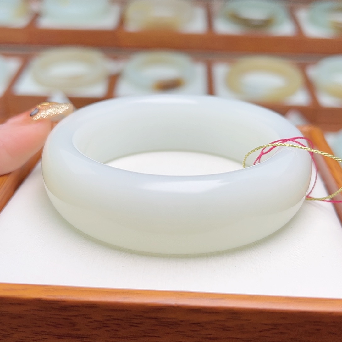 和田玉手镯未镶嵌52.5