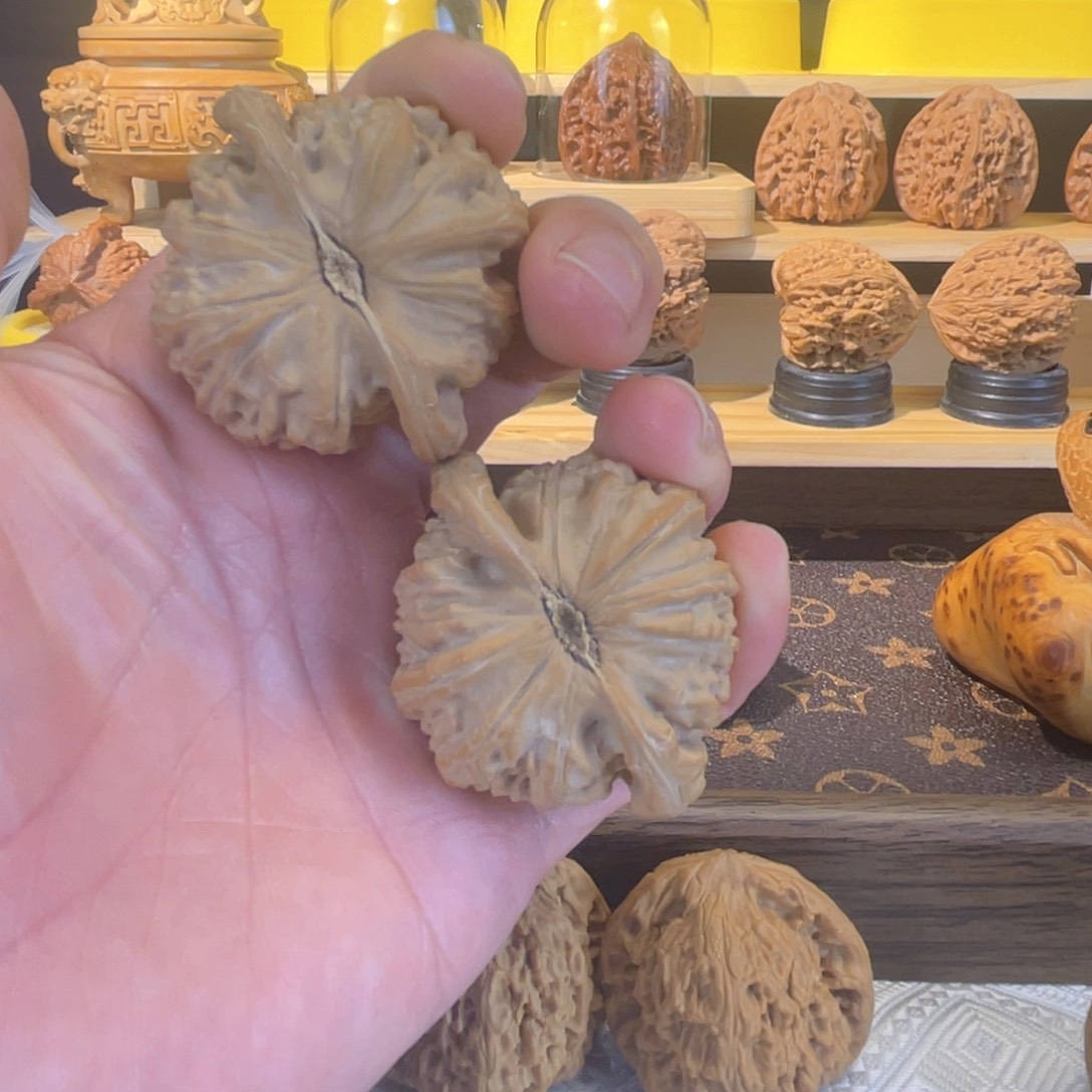 晚****核桃文玩核桃 白狮子