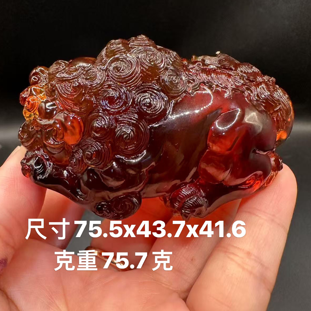 缅甸天然琥珀大师工雕刻件血珀貔貅手把件