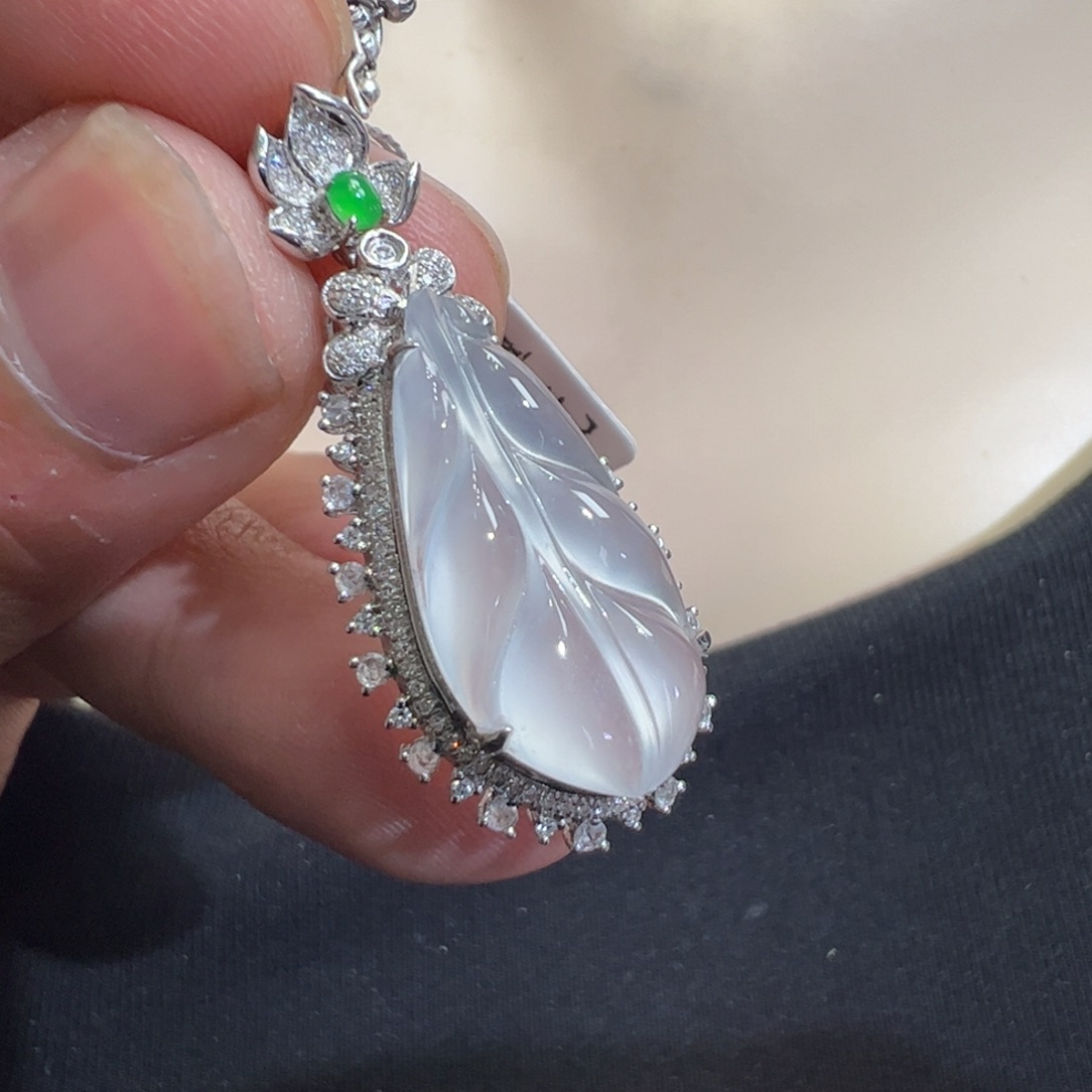 翡翠吊坠(不含链)18K金镶嵌