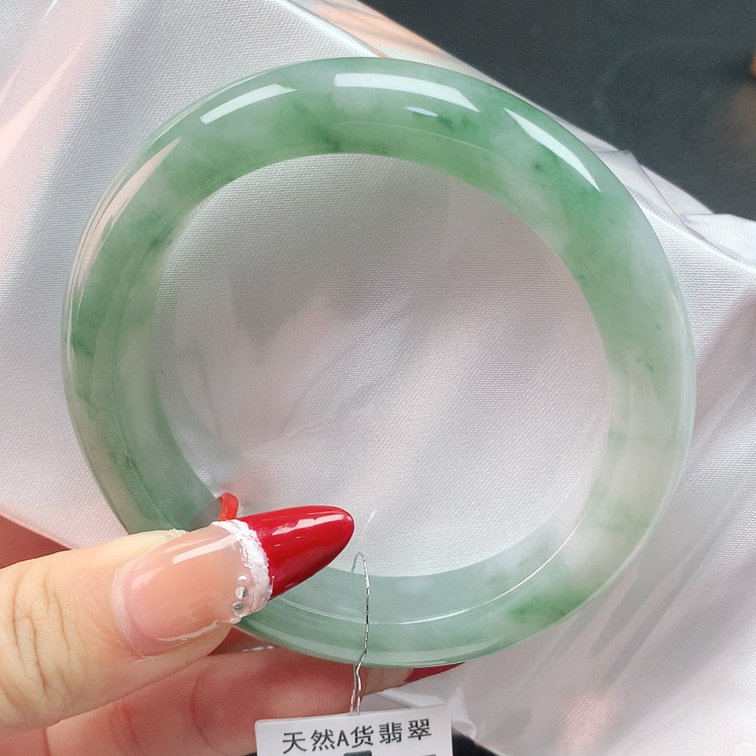 翡翠手镯未镶嵌57圈