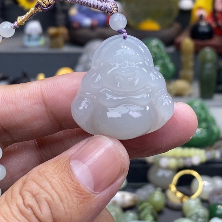 大***麻和田玉未镶嵌颈饰