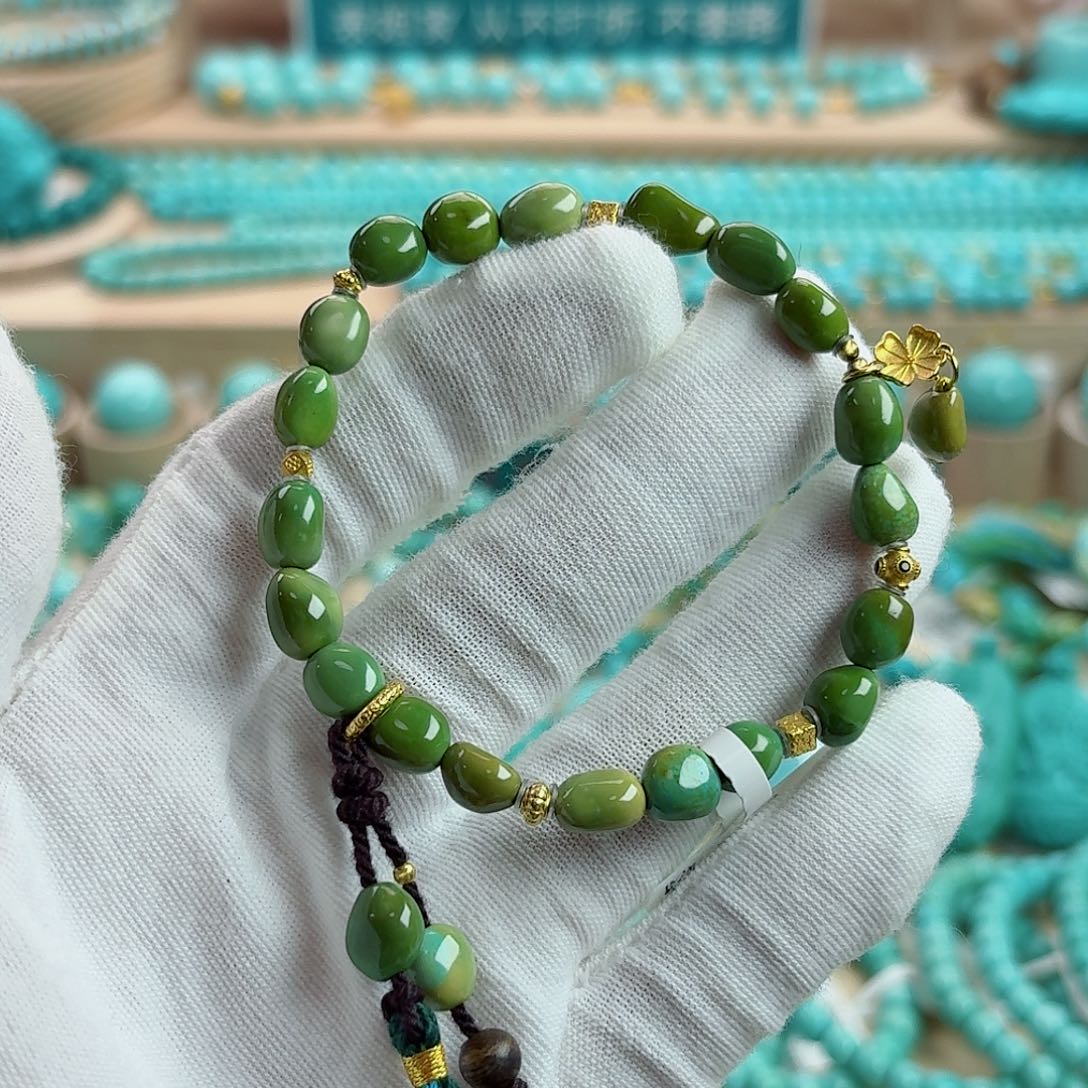 绿松石未镶嵌珠宝奇石