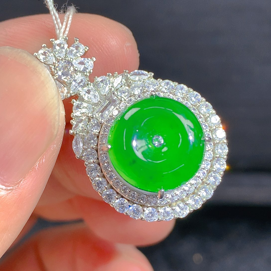 翡翠颈饰银S925镶嵌吊坠