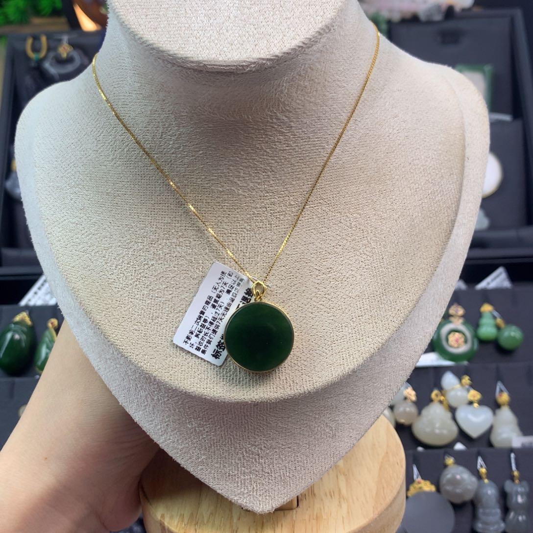 和田玉吊坠18K金镶嵌