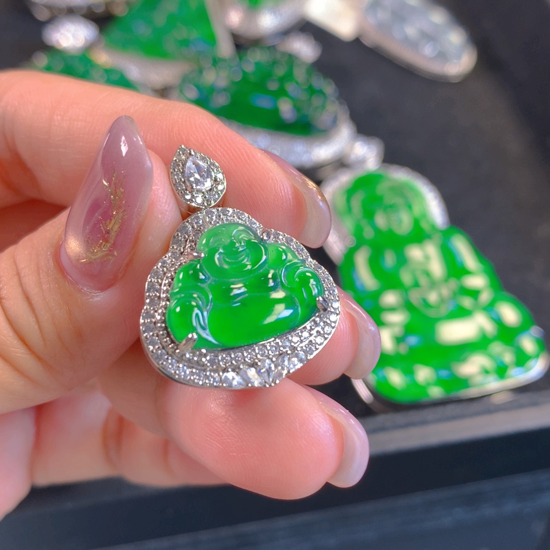 翡翠颈饰未镶嵌翡翠