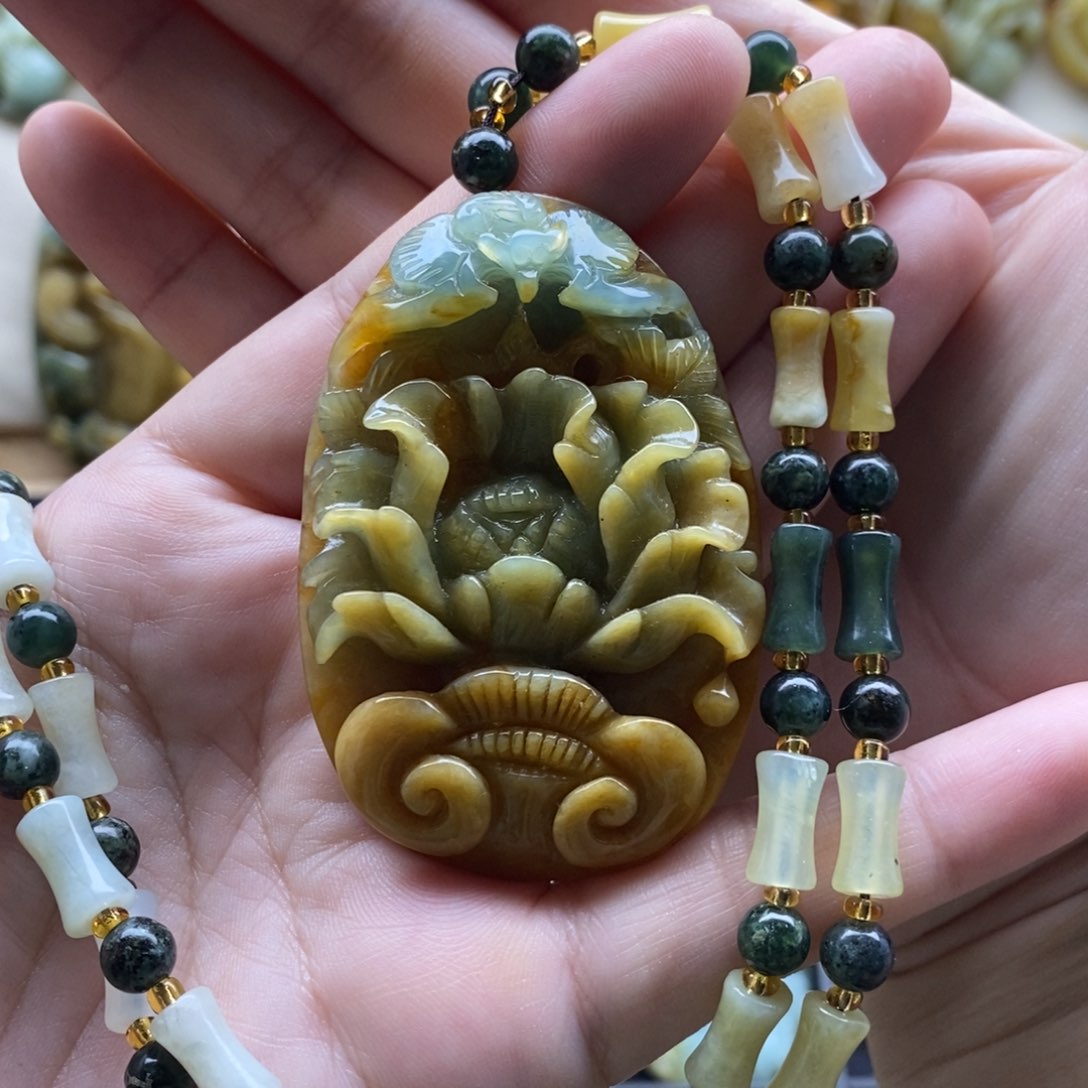 【闪购商品】岫玉颈饰未镶嵌牡丹花