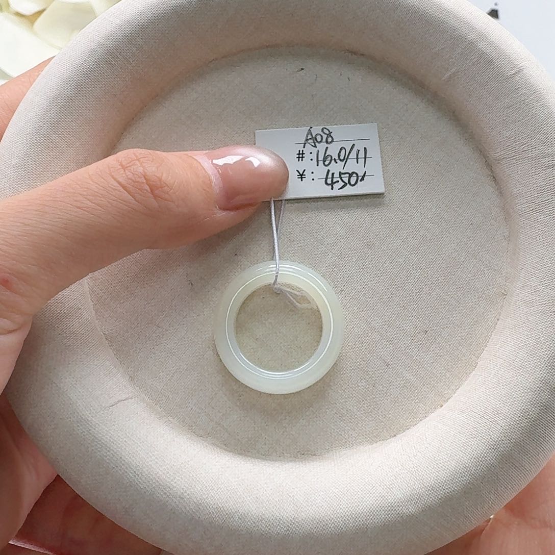 未镶嵌戒指和田玉