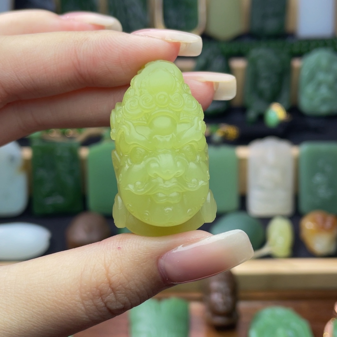 和田玉未镶嵌颈饰黄口·黄财神