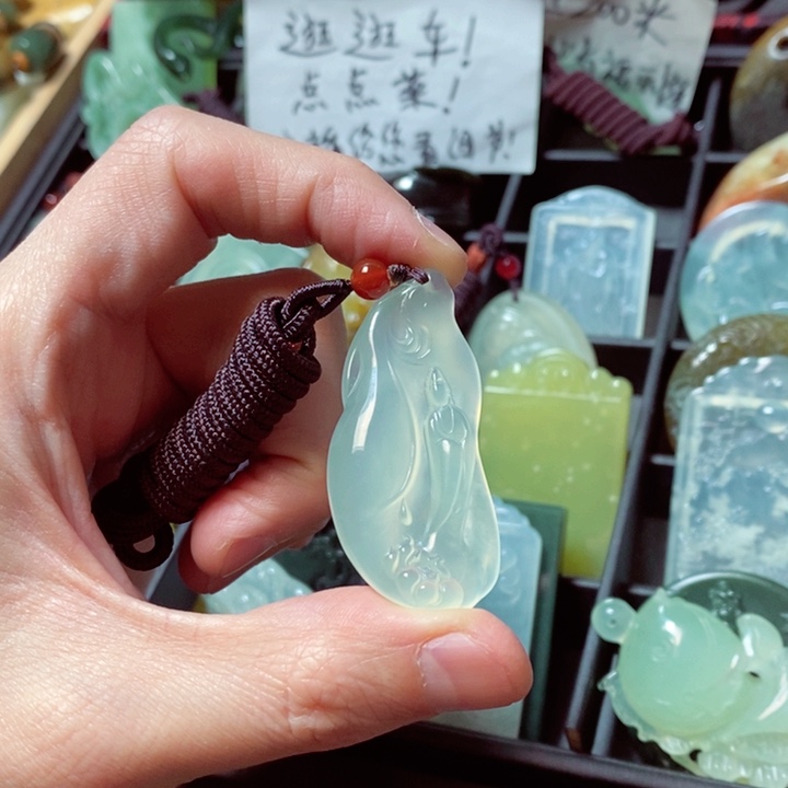 蛇纹石玉颈饰未镶嵌