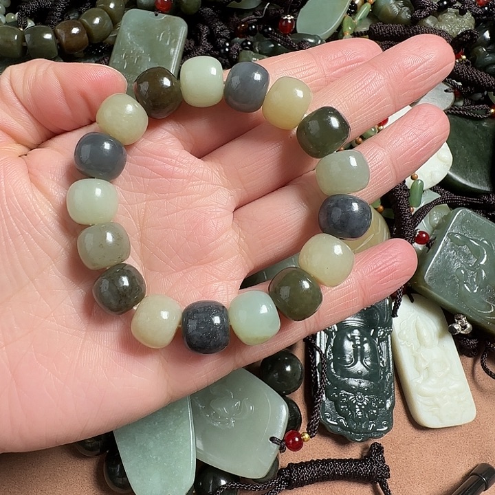 和田玉颈饰未镶嵌