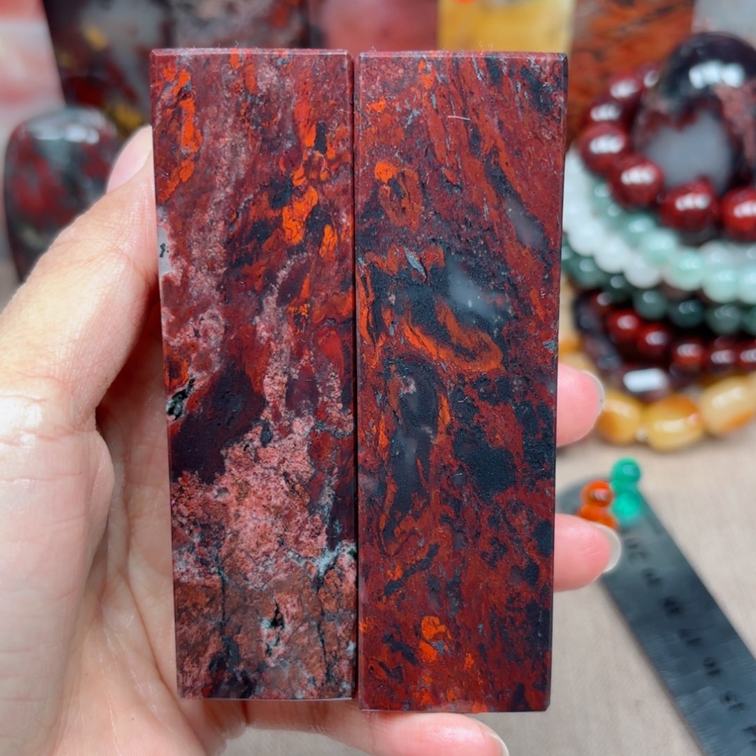 桂林鸡血玉印章摆件