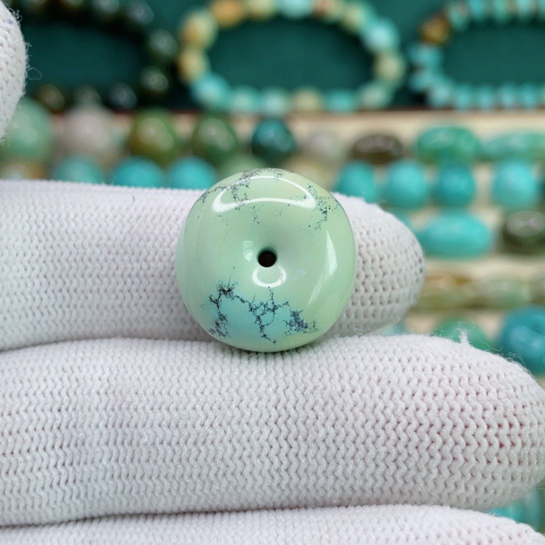 绿松石未镶嵌颈饰