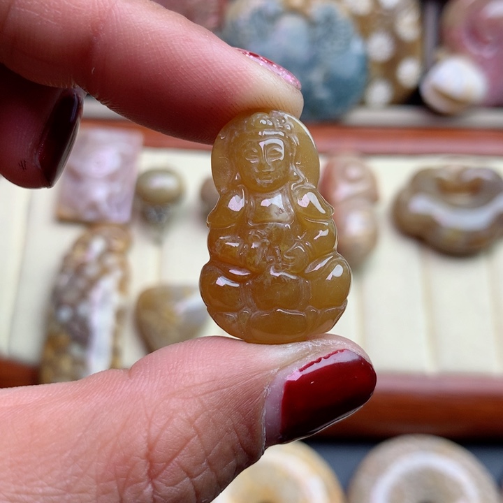 硅化珊瑚（珊瑚玉）颈饰未镶嵌