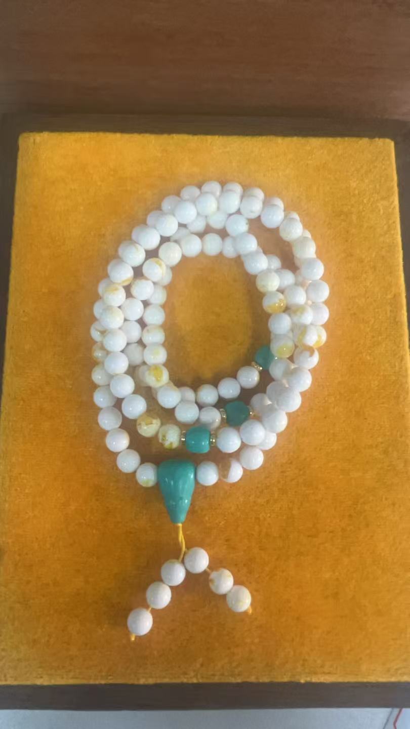 【辉宏玩物 】cb 白 毛衣链 （不带礼盒）