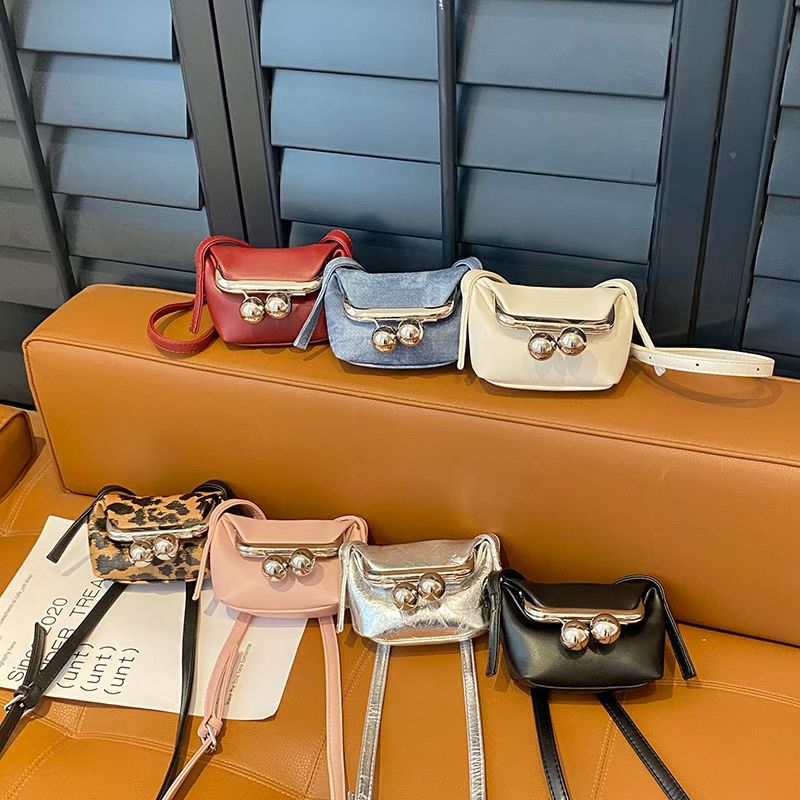 新款小众设计口金夹子包牛皮迷你口红小包单肩斜挎包女时尚精致