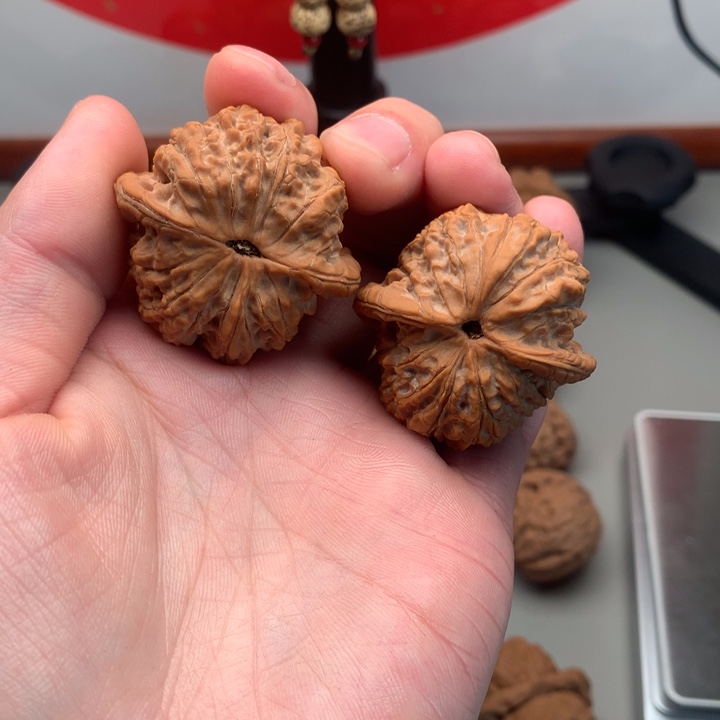 桃核把件雨*精品血麒麟