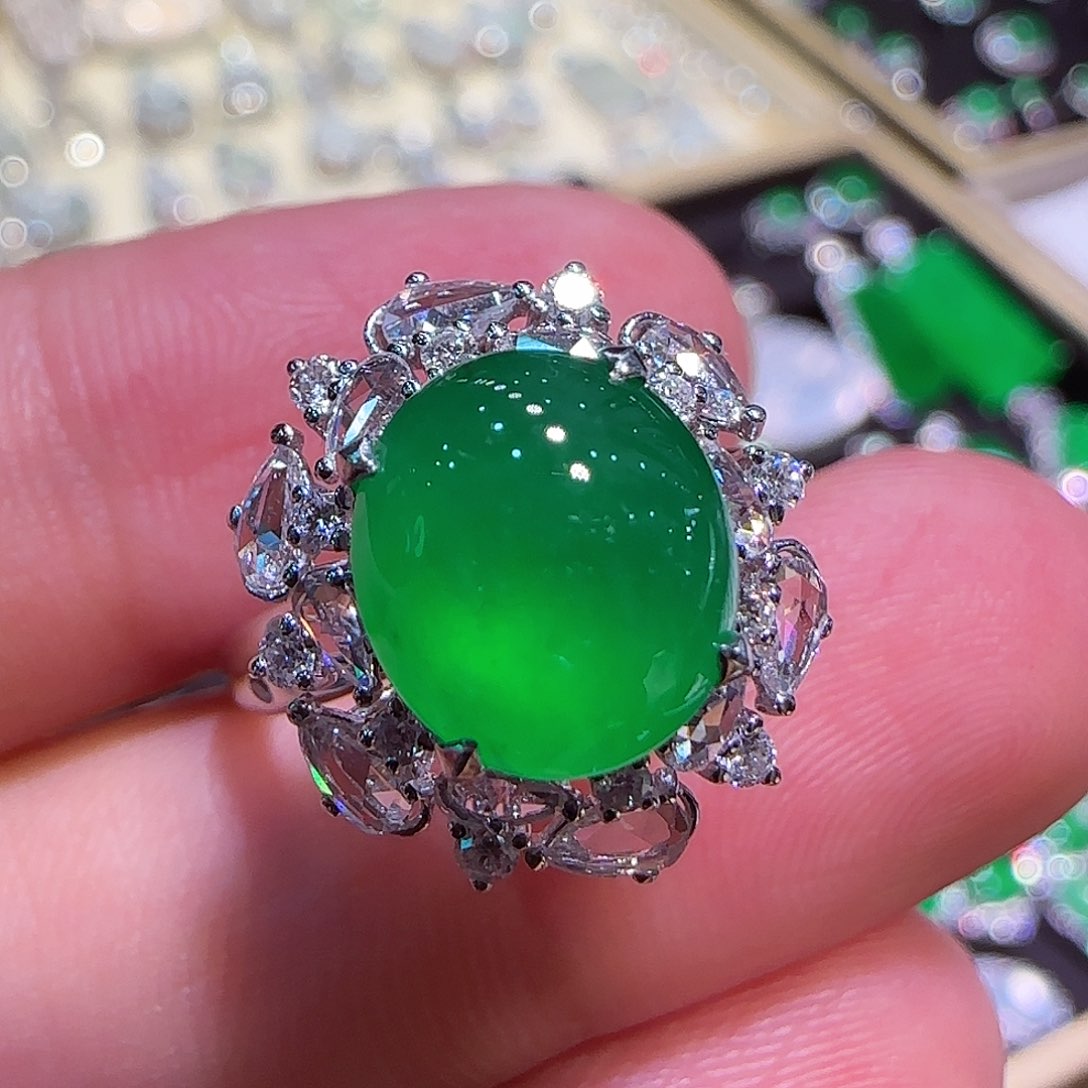 翡翠戒指18K金镶嵌戒指