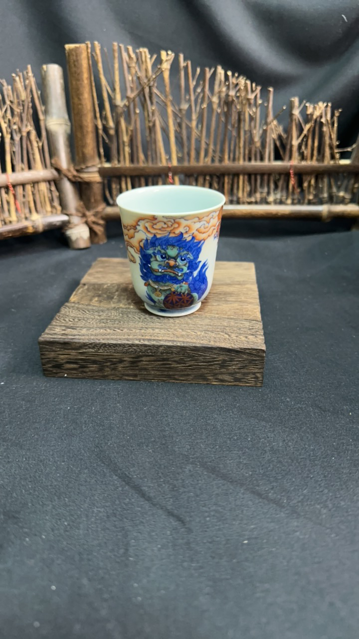 景德镇手绘青花斗彩主人杯