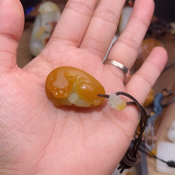赵***康和田玉未镶嵌颈饰