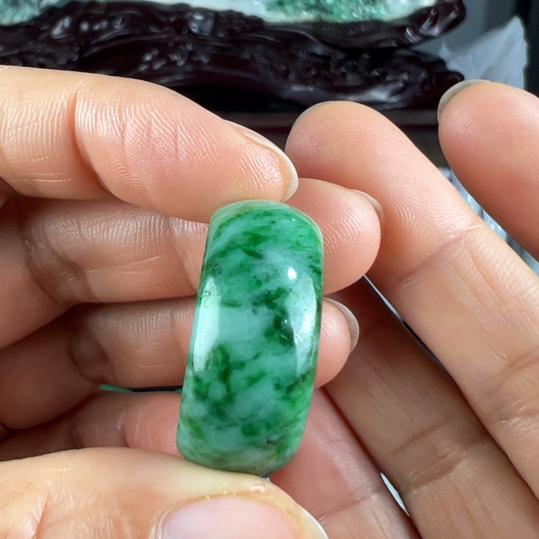 噗***！翡翠未镶嵌项圈天然翡翠扳指