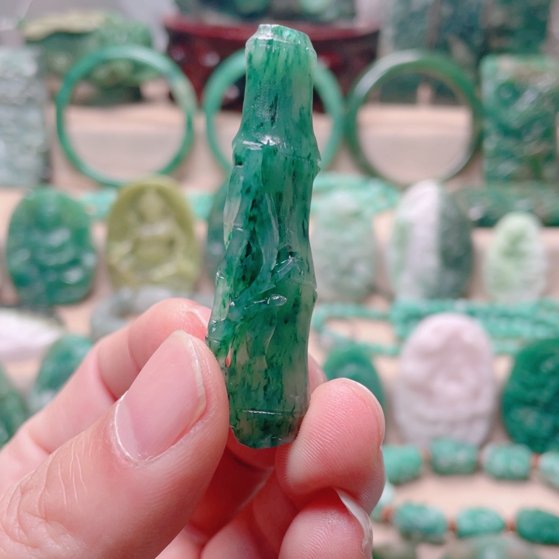 独山玉未镶嵌颈饰