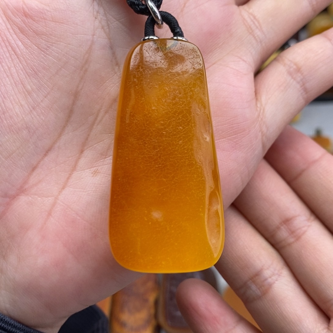 琥珀吊坠(赠链)未镶嵌