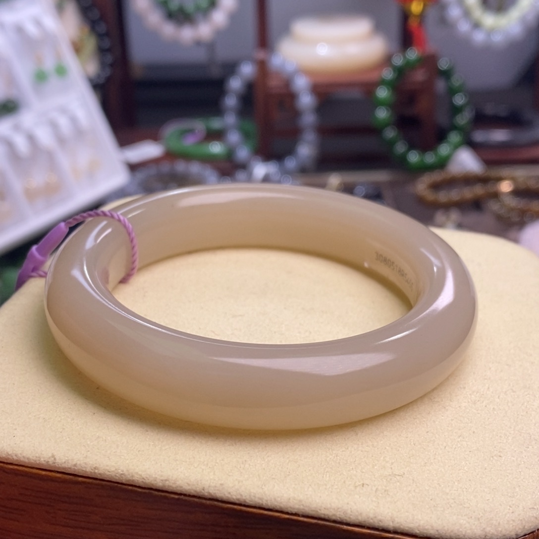 和田玉收藏浓藕粉老矿料红粉羊脂级手镯55.5未镶嵌