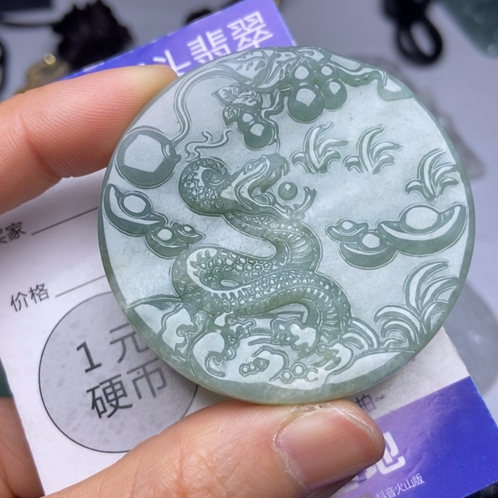 翡翠颈饰未镶嵌翡翠