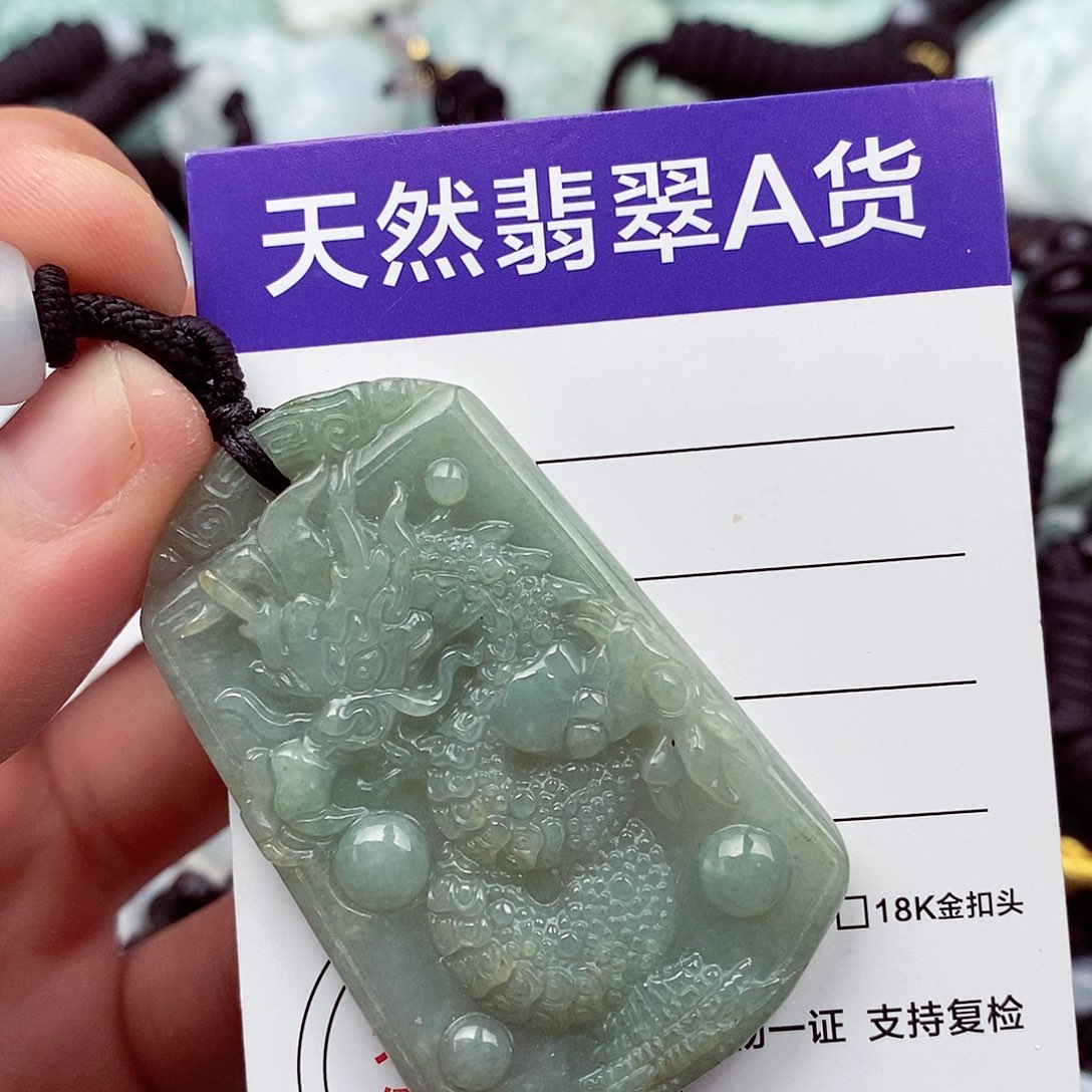 翡翠挂件未镶嵌翡翠