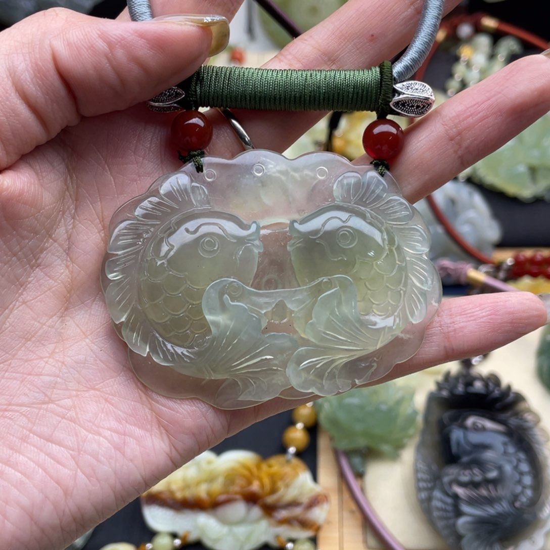 蛇纹石玉颈饰未镶嵌