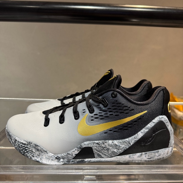 99新 MM6 43码 原盒 ZK9 GiGi Kobe 9 EM 篮球鞋 黑白色