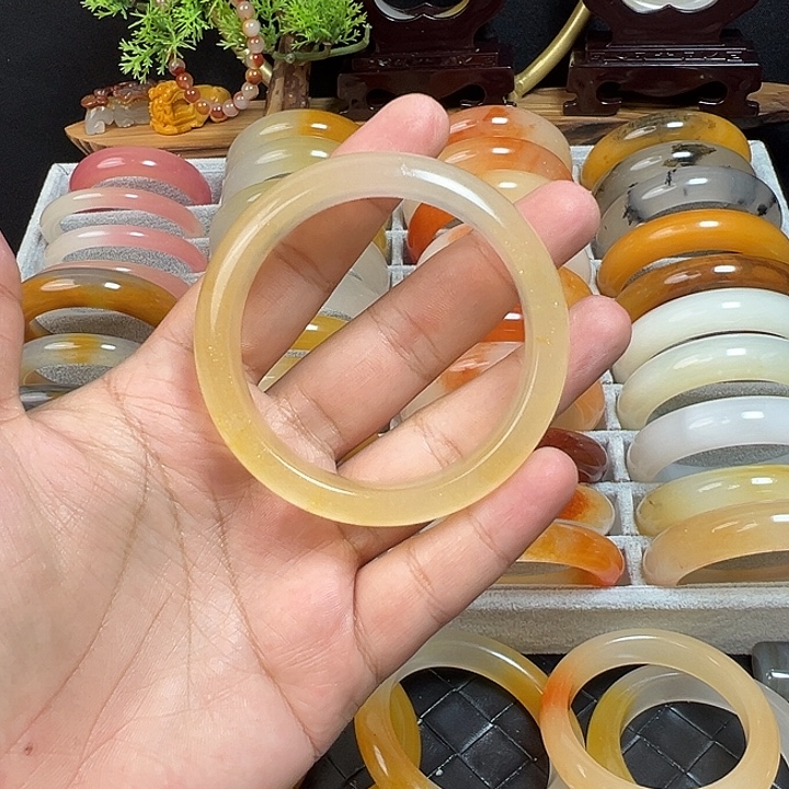 一***ෆ石英质玉（黄龙玉）未镶嵌手镯