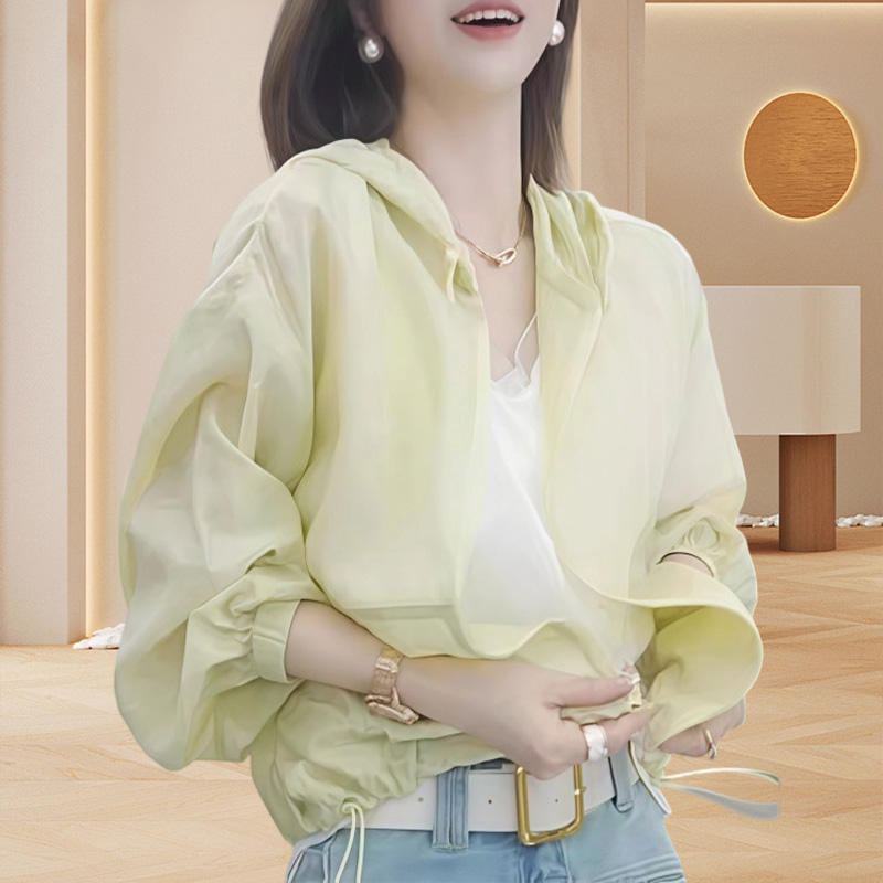 夏季薄款女士连帽防晒服设计感宽松休闲短款长袖外套胖mm显瘦上衣