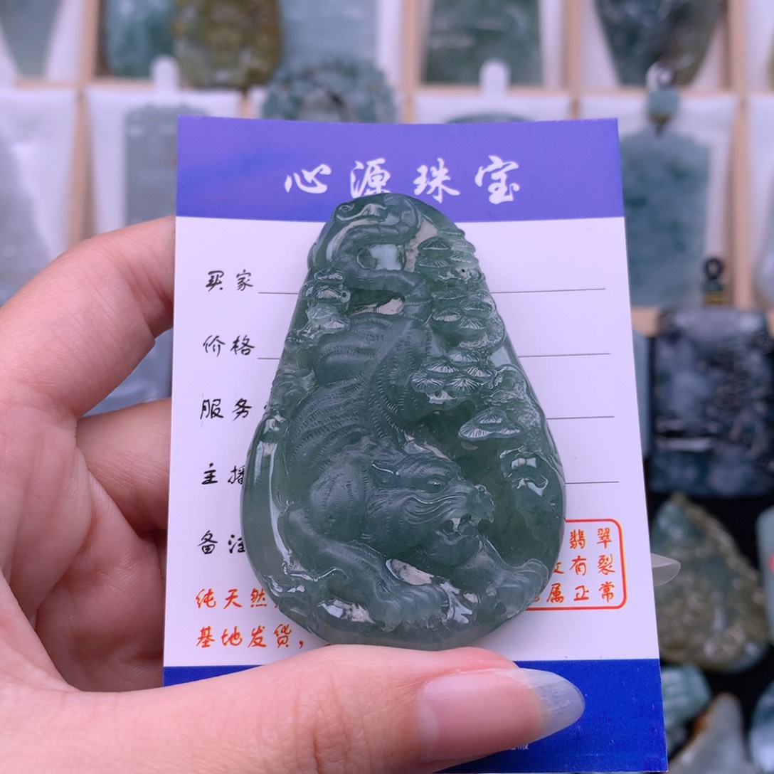 翡翠颈饰未镶嵌鯨*翡翠