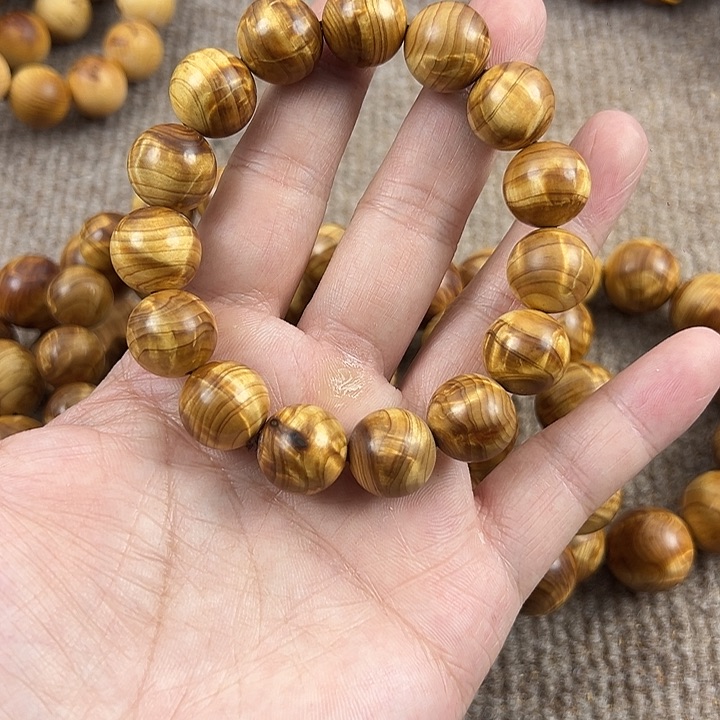 木太行崖柏1.5龙胆闪电。。。。。