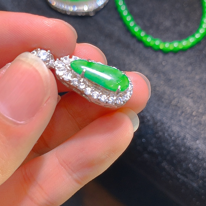 【闪购商品】翡翠颈饰银S925镶嵌翡翠