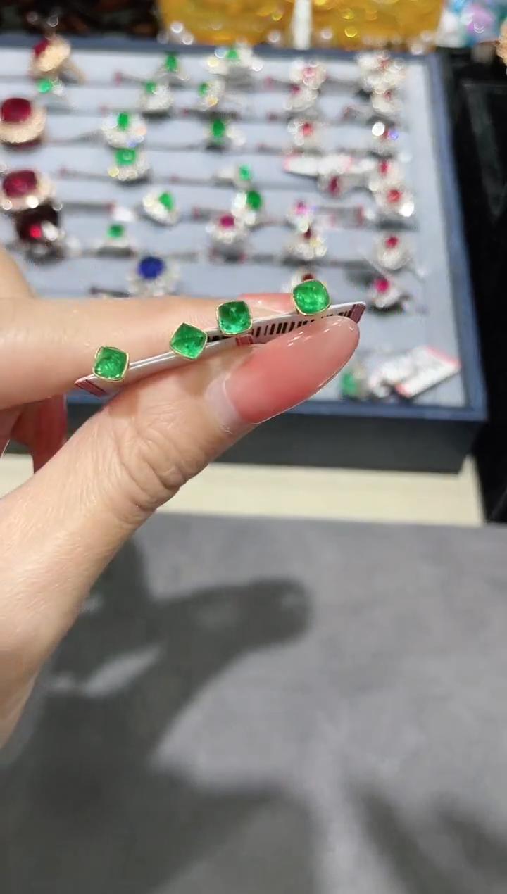 18K金镶嵌祖母绿耳饰唐塔耳钉 多样性发其一