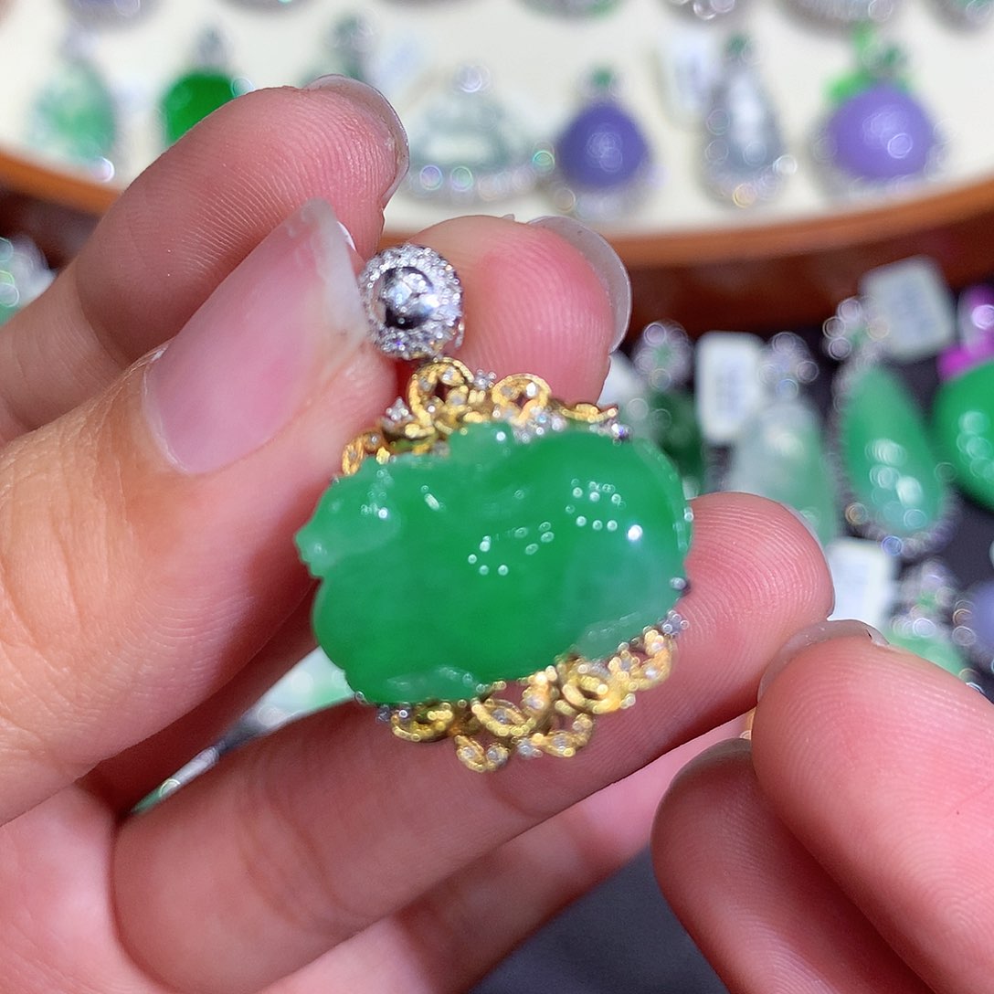 翡翠吊坠(不含链)18K金镶嵌