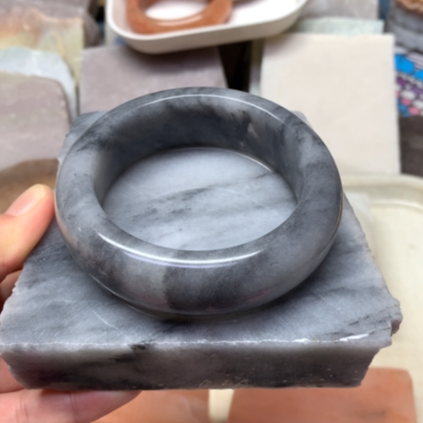 【闪购商品】未镶嵌手镯（圆镯）石英岩玉水墨