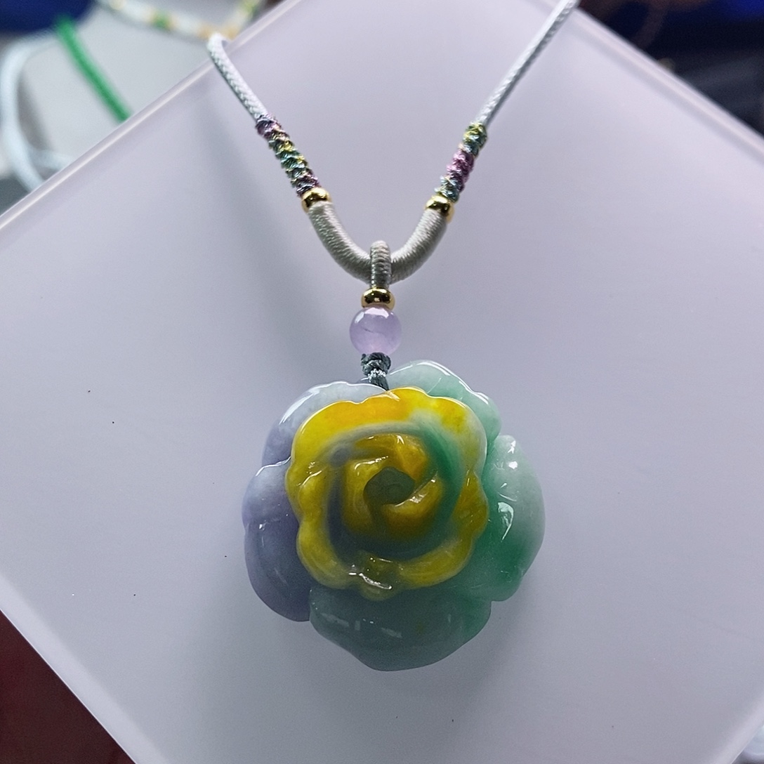 翡翠未镶嵌吊坠(赠链)