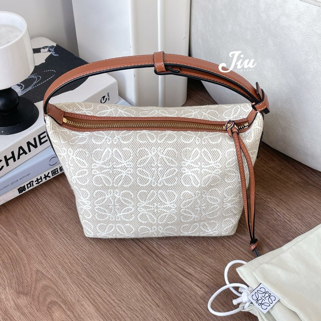 99新 LOEWE/罗意威 cubi米色饭盒包尘袋 DJM11-0490
