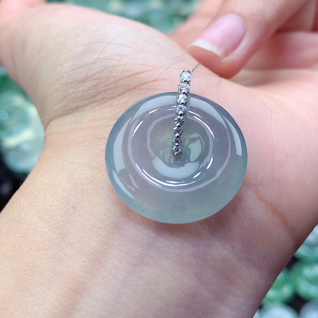 翡翠颈饰18K金镶嵌编号33。尺寸26.7-23-5