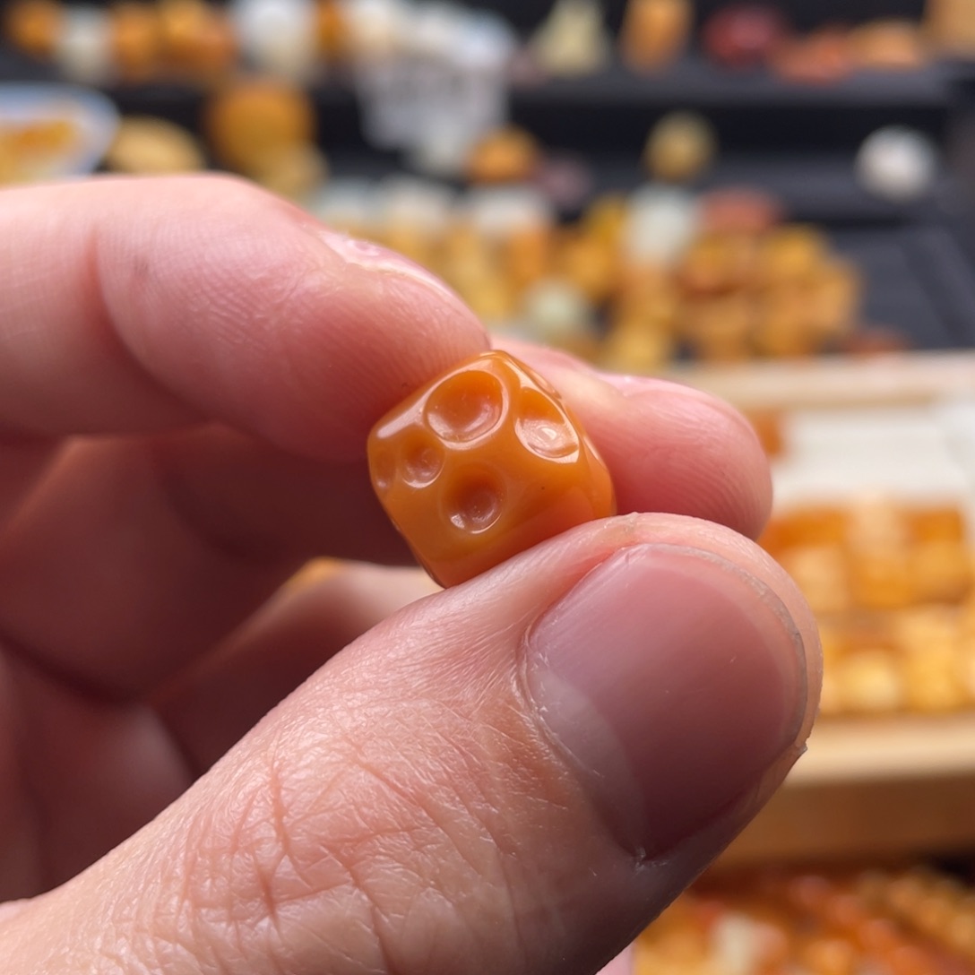 石英质玉颈饰合金好**?