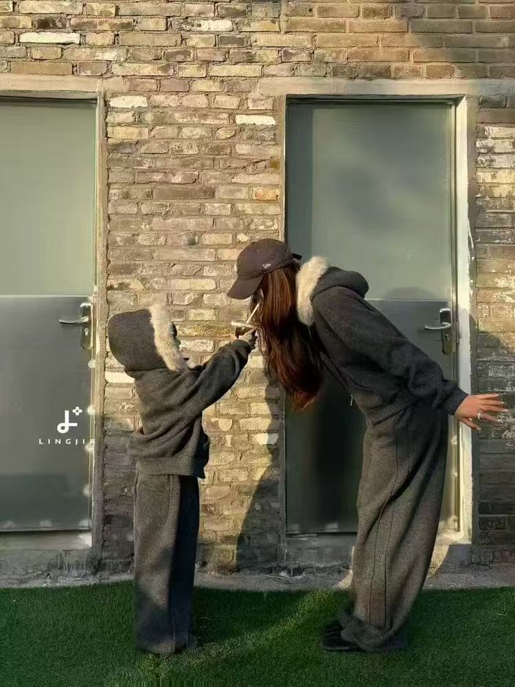 吾2025【Y】12月10日 儿童时尚潮酷灰色露思加绒毛毛领套装5938-