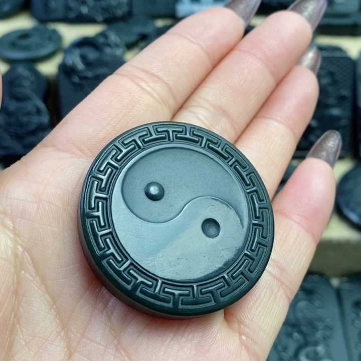 和田玉（青玉）颈饰未镶嵌双面雕刻